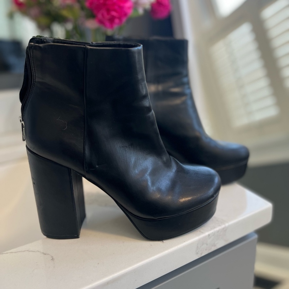 Steve Madden Gusty Black Paris Heeled Boot